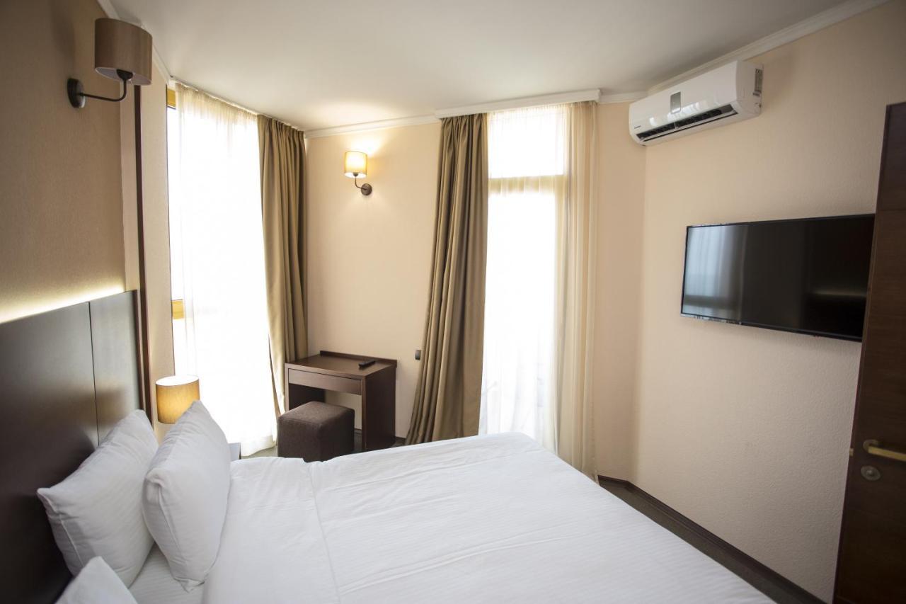 Hotel Corner Inn Batumi Exterior foto
