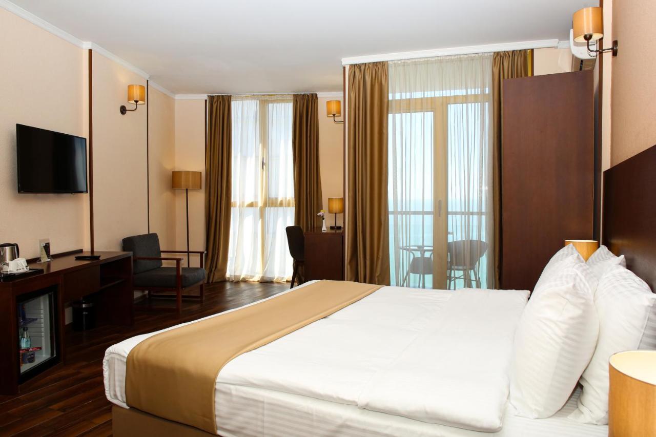 Hotel Corner Inn Batumi Exterior foto