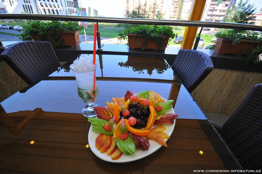 Hotel Corner Inn Batumi Exterior foto