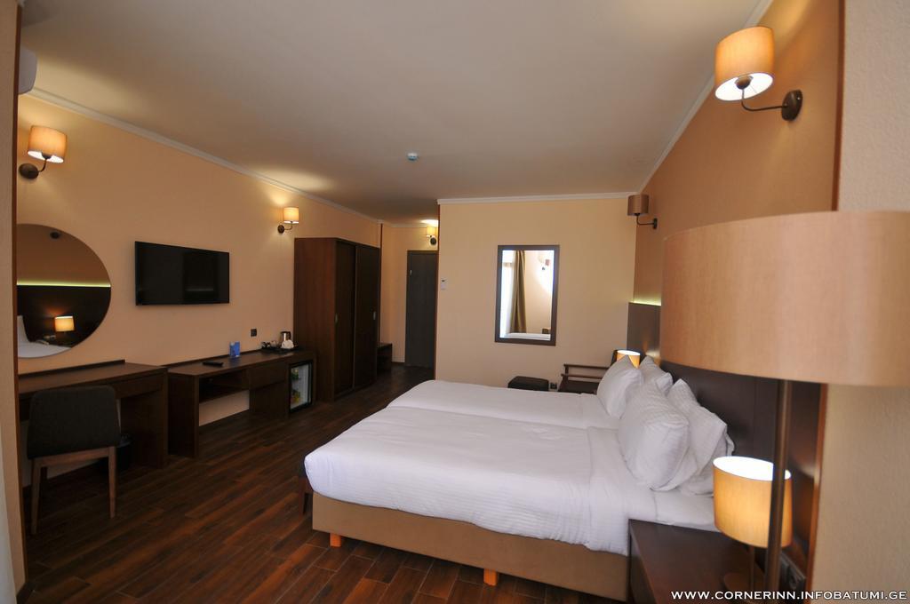 Hotel Corner Inn Batumi Exterior foto